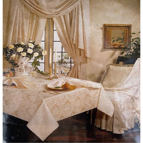 NWT Wilton Court Vintage 60"X104" Oval Buttercream Floral Print Tableclo… - Picture 2 of 8